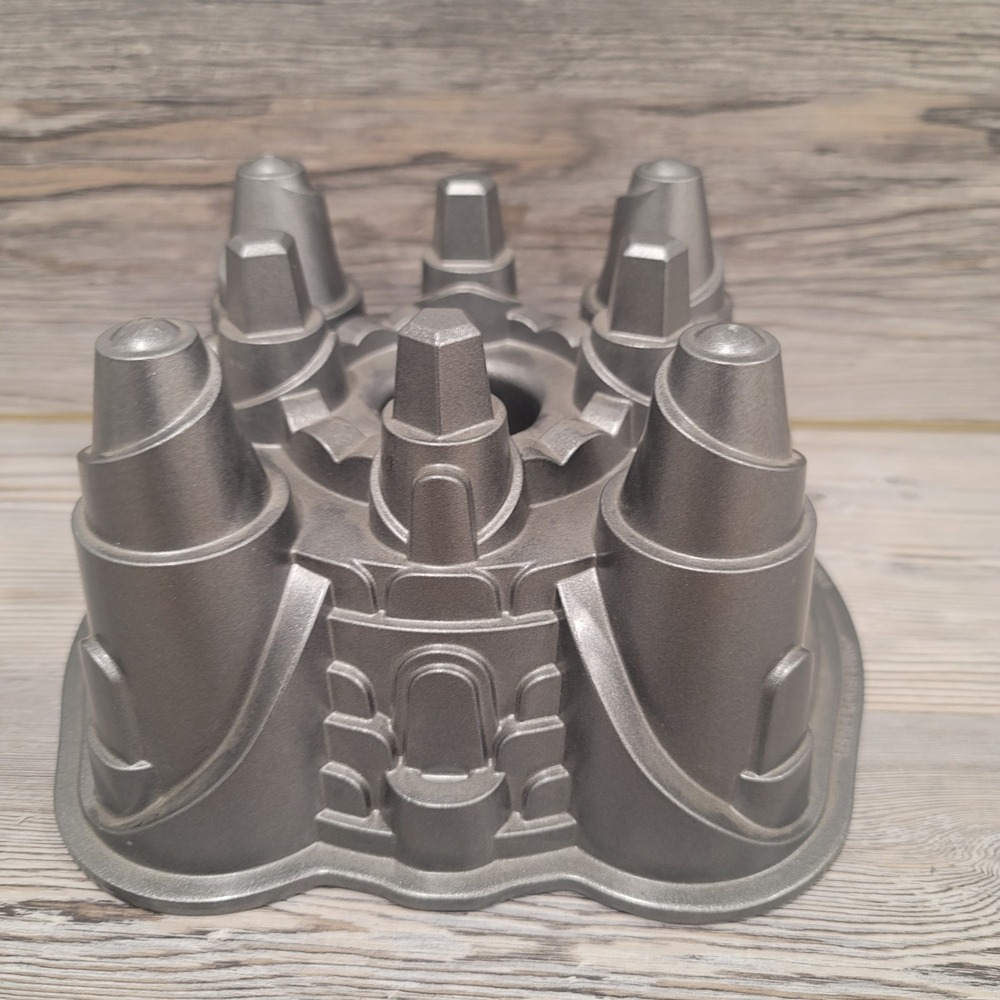 Nordic Ware Castle Bundt Cake Pan 10 Cup Birthday Dragon Knight Medieval